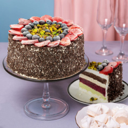 Tort lodowo-bezowy czekolada i czarna porzeczka z prażonymi pistacjami średni (10-12 porcji) WARSZAWA
